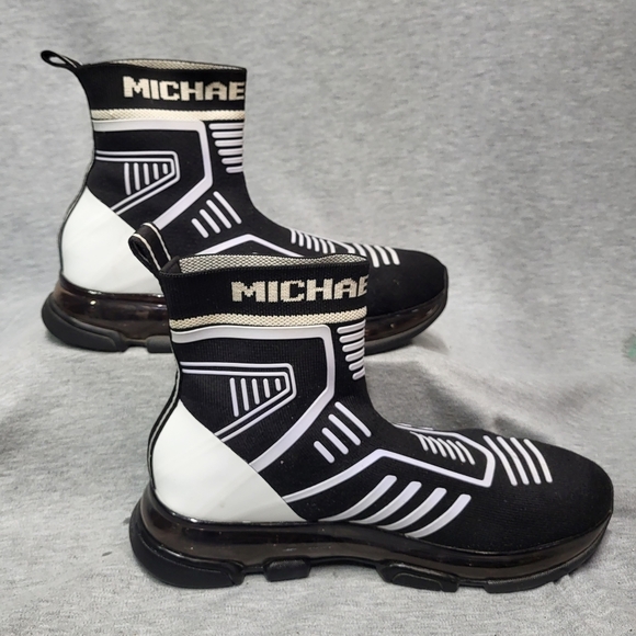 Michael Kors Kendra Bootie Size 7. - Picture 2 of 6